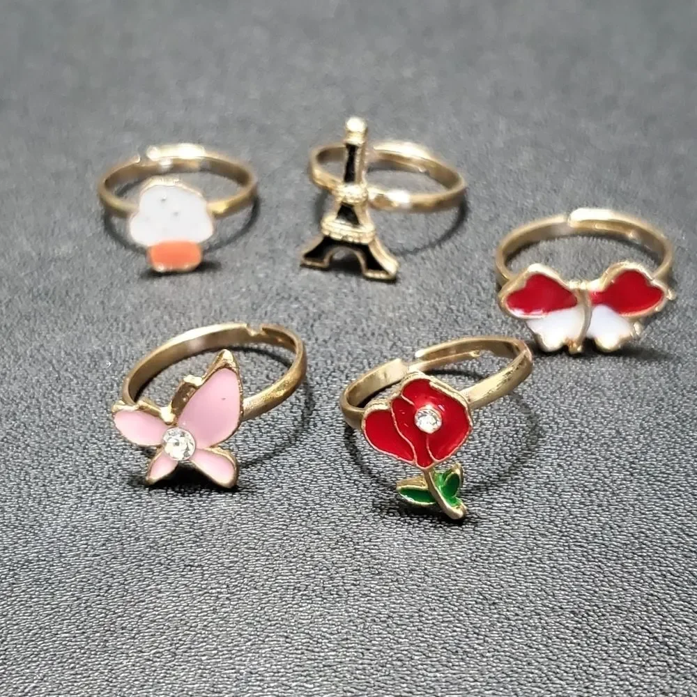 Set of 5 gold tone children's rings